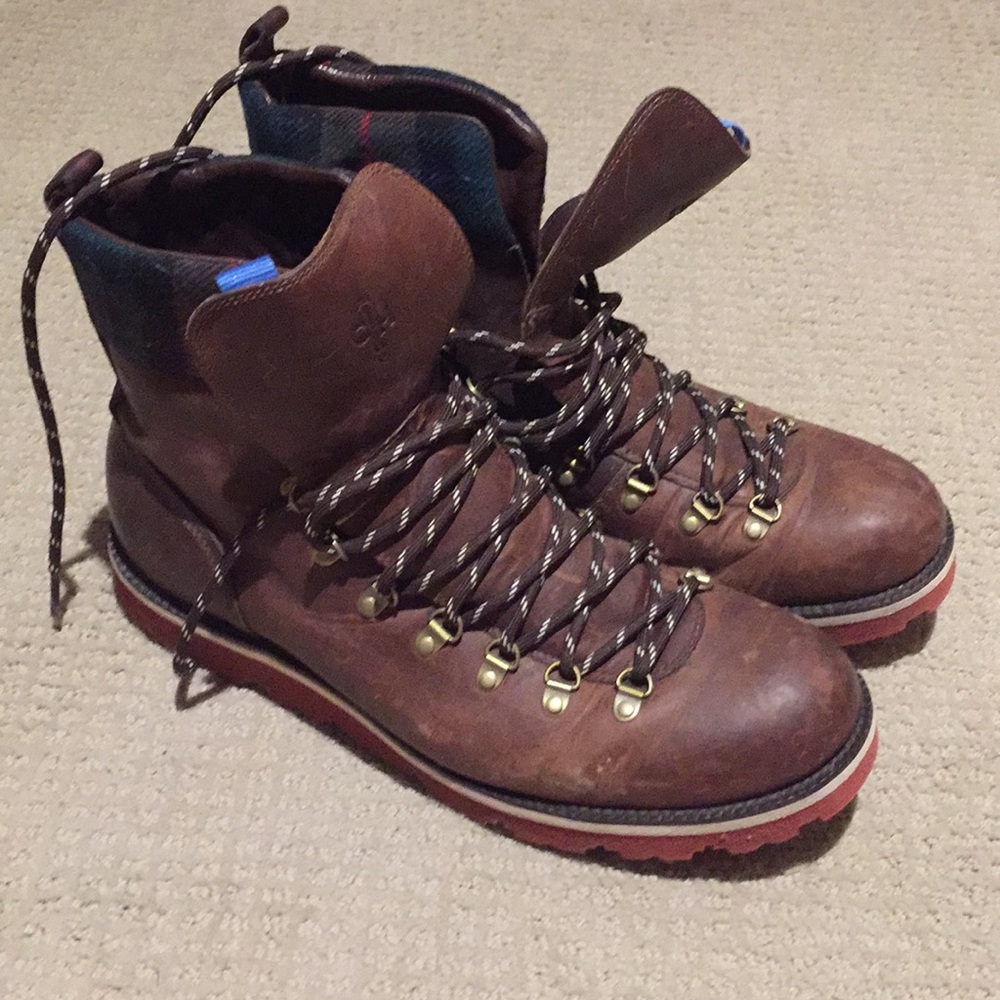 Cole Haan Mens lace up leather boot